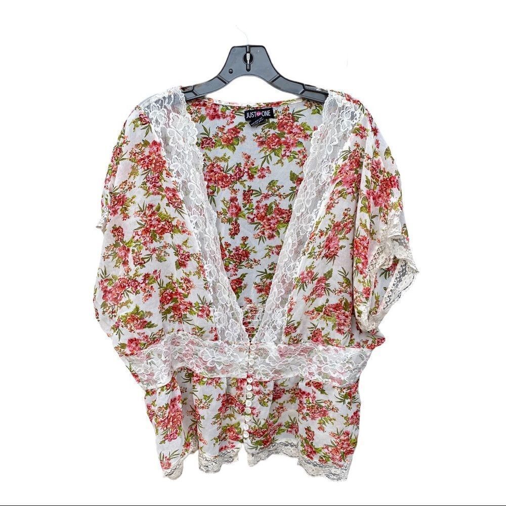 Just One Floral Top‎